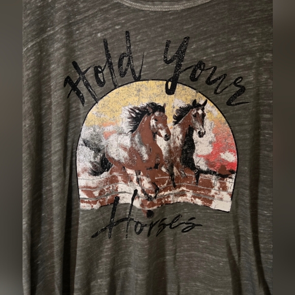 Est. 1946 Graphic Tee Size 18/20 W - Picture 3 of 4